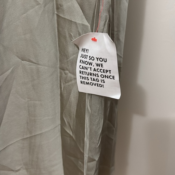 ASOS DESIGN Bridesmaid satin ruched halter neck maxi dress in sage green - Picture 7 of 11